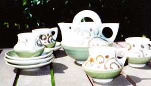 Teapot, 4 cups & saucers